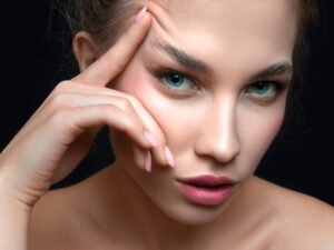 عملية رفع الحاجب في دبي